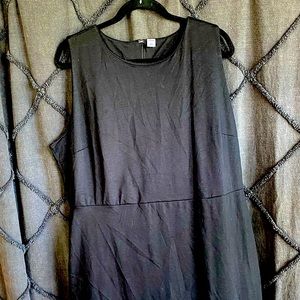 Classic back zip above the knee length dress